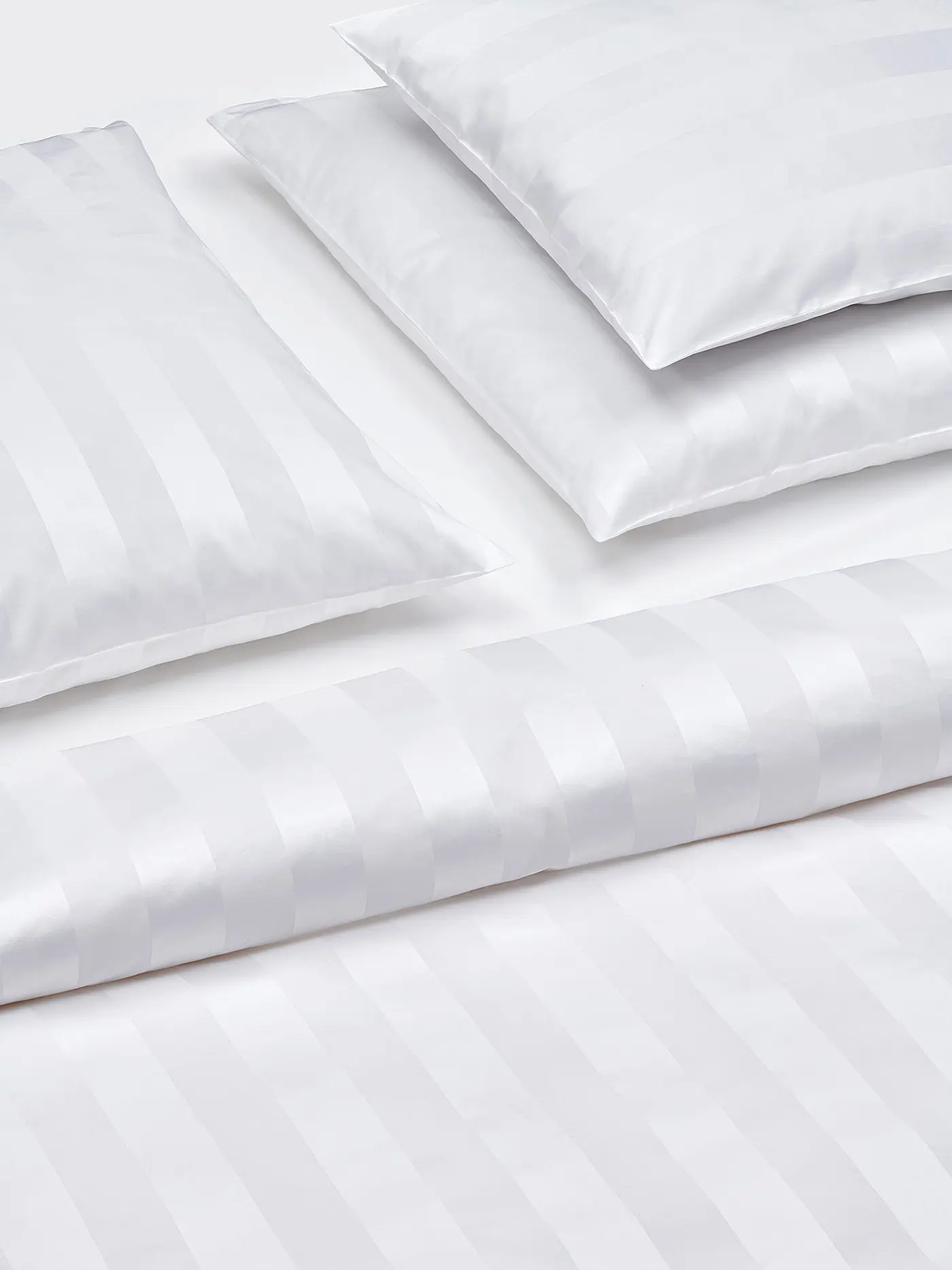 CHRISTIAN FISCHBACHER | Satin Kissenbezug 70x90cm Broadway Weiss | 